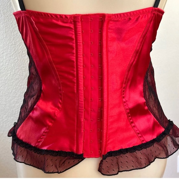 Corset Red satin great conditions - Picture 5 of 6
